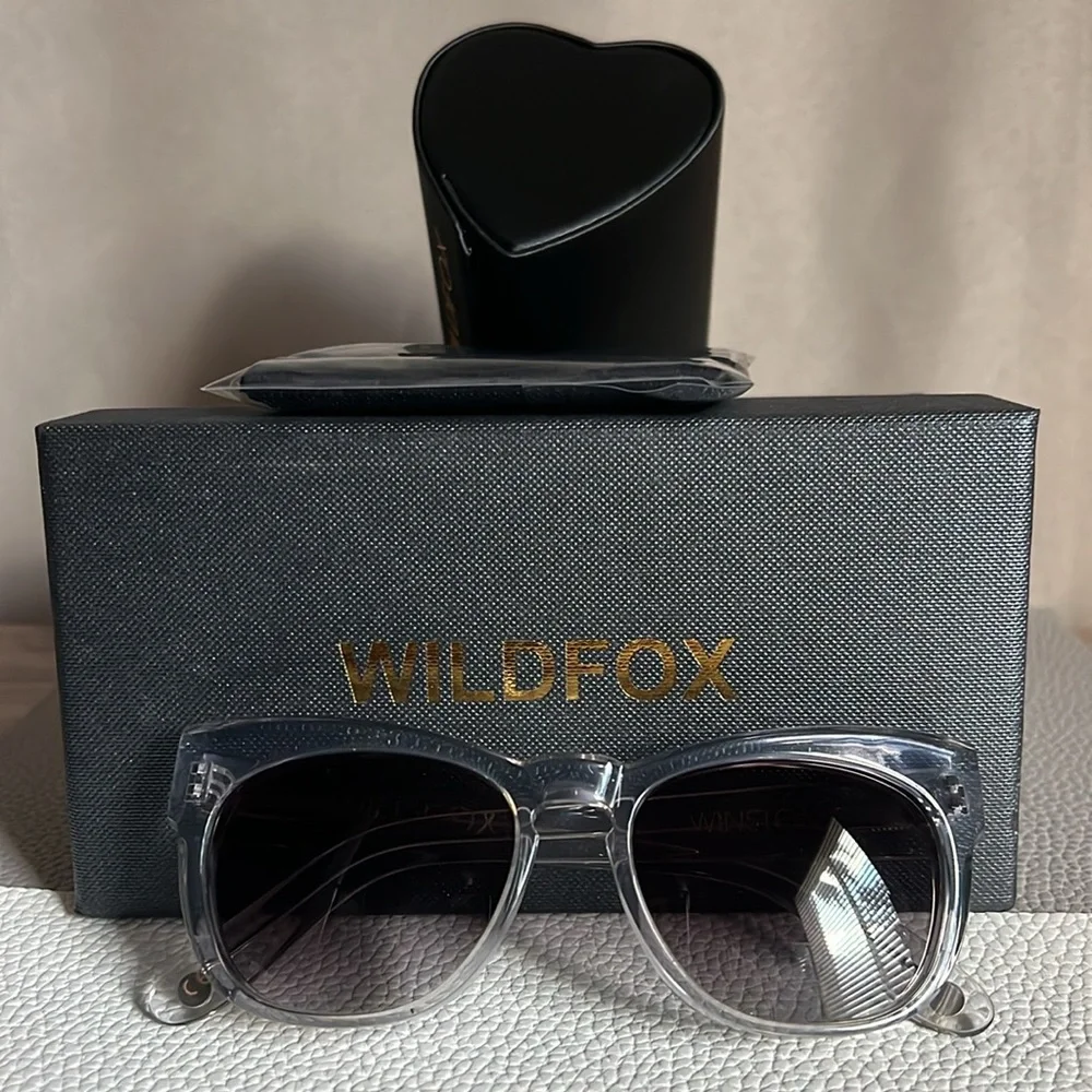 WILDFOX couture gray sunglasses